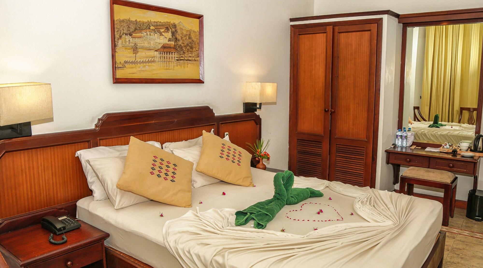 קנדי Senani Hotel מראה חיצוני תמונה