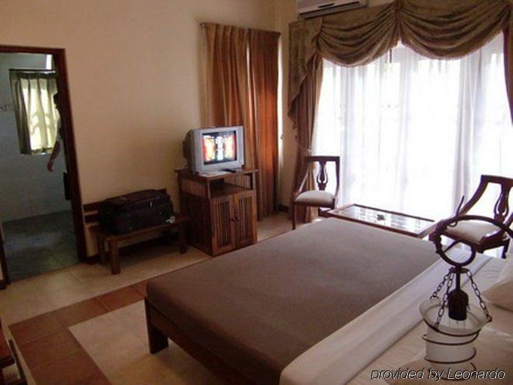 קנדי Senani Hotel מראה חיצוני תמונה