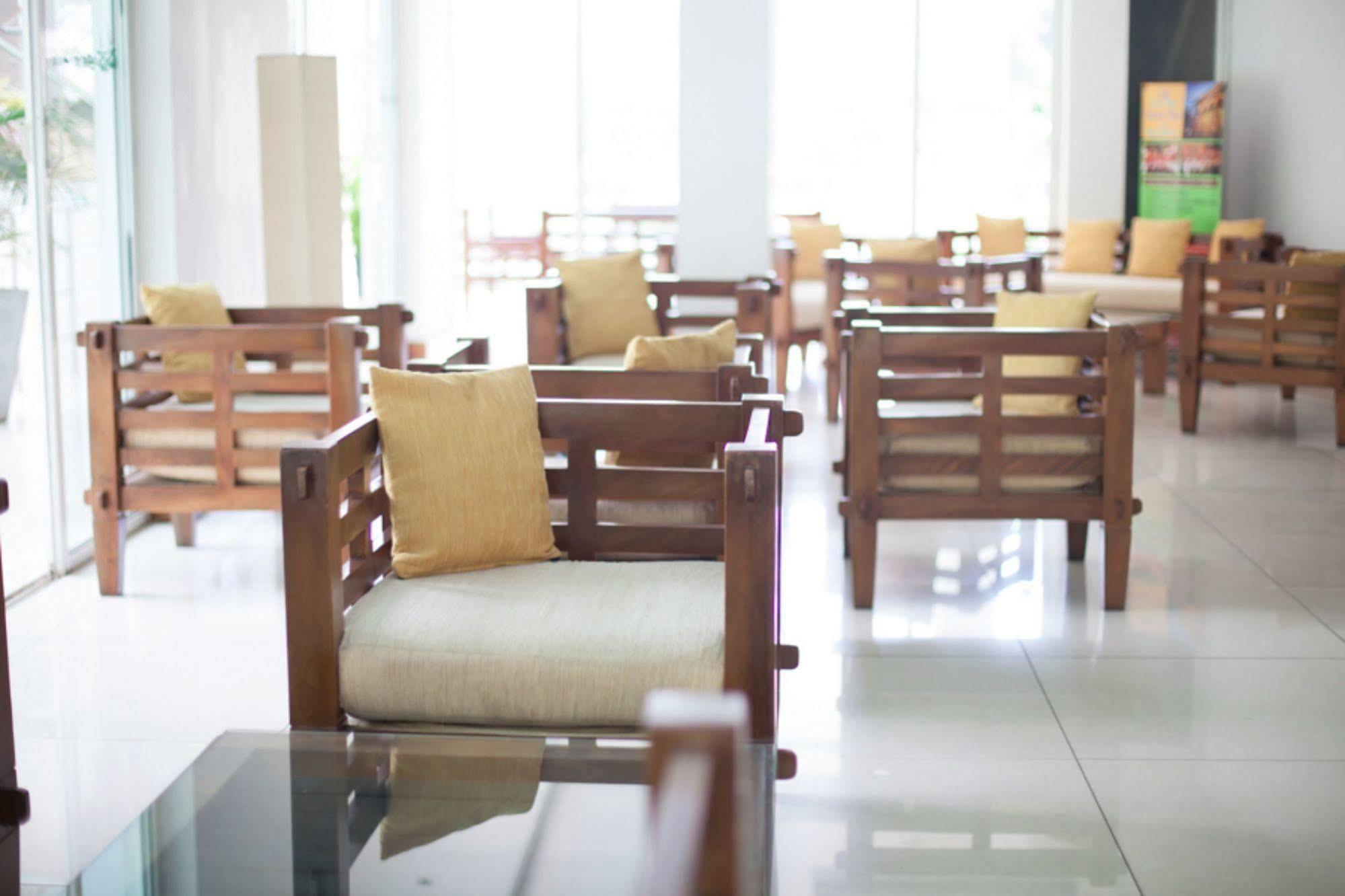 קנדי Senani Hotel מראה חיצוני תמונה