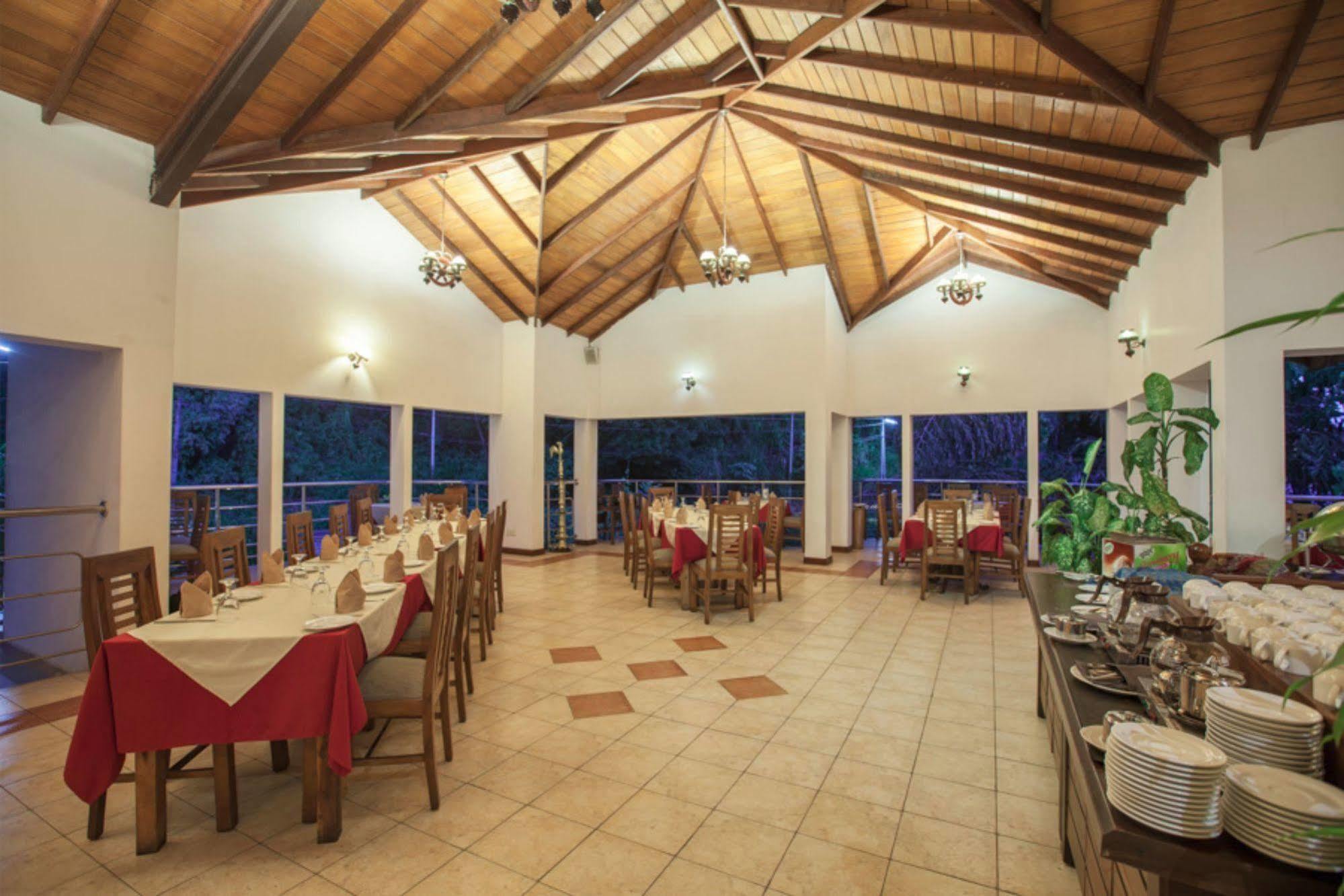 קנדי Senani Hotel מראה חיצוני תמונה