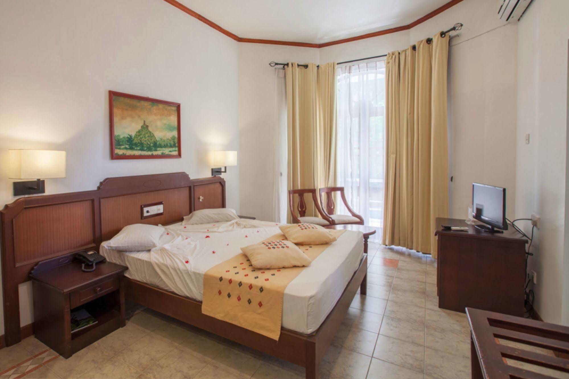 קנדי Senani Hotel מראה חיצוני תמונה