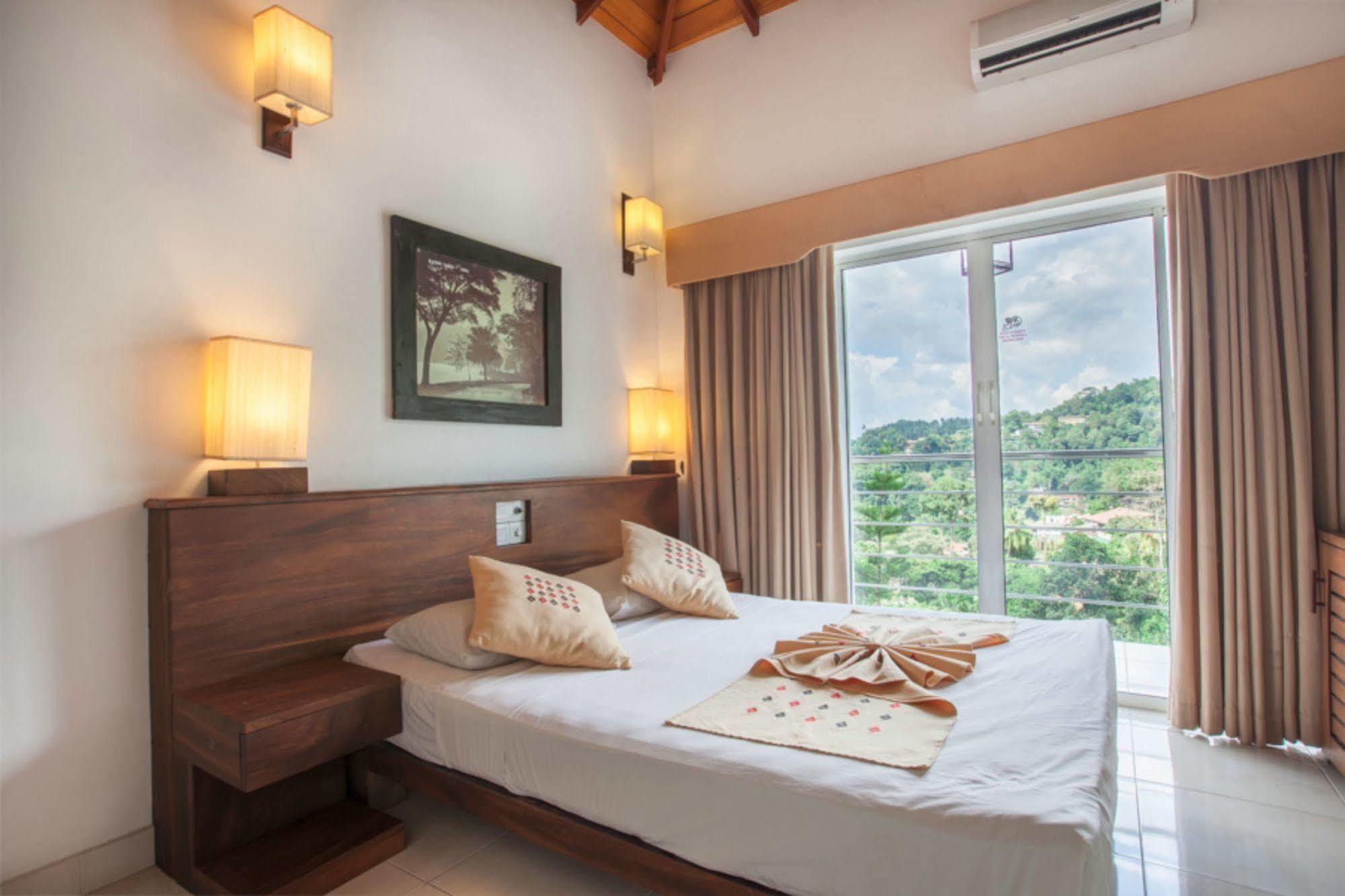 קנדי Senani Hotel מראה חיצוני תמונה