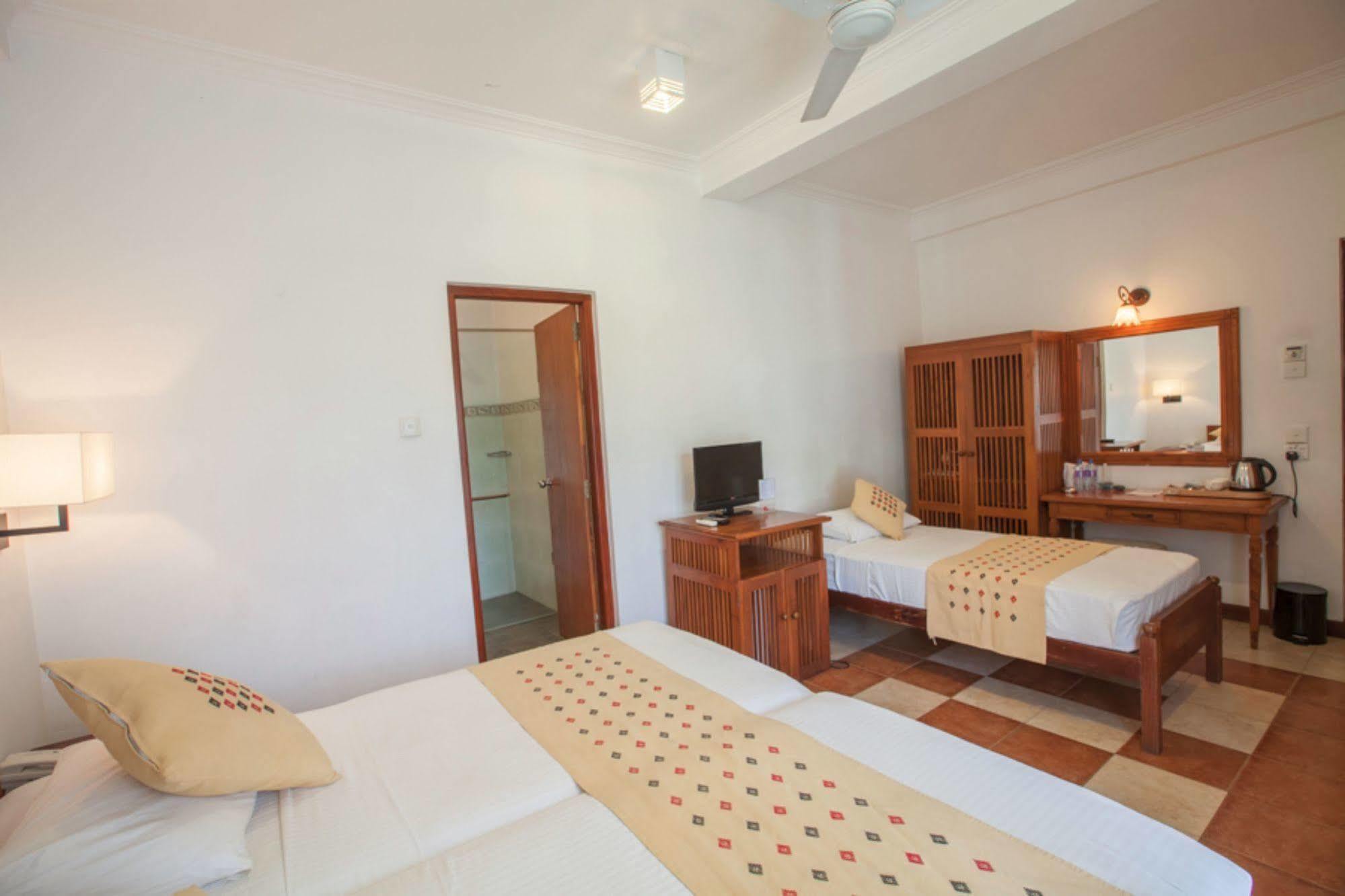 קנדי Senani Hotel מראה חיצוני תמונה